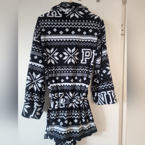 PINK Fuzzy Robe - Picture 2 of 3